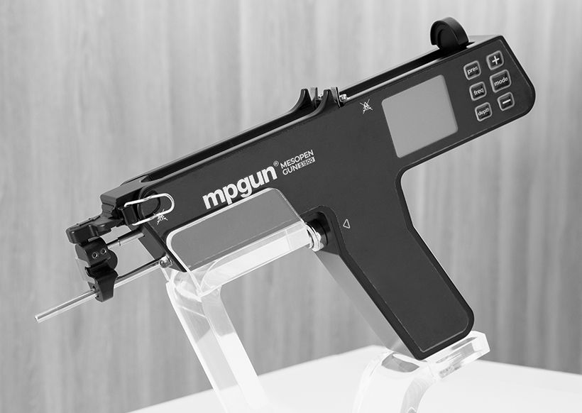 薬剤を頭皮に注入する専用機器「MPガン」は、高速で針を刺して薬剤を注入するのが特徴。施術時の痛みを感じにくいよう工夫され、薄毛が気になる部分に薬剤を直接届けることができます。内服薬や外用薬との併用も可能で、治療開始から約3か月で効果を実感する人も。