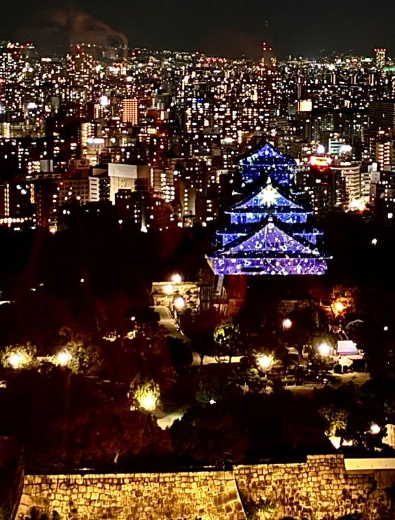 大阪城公園に面したホテルの部屋からもライトアップが楽しめる。