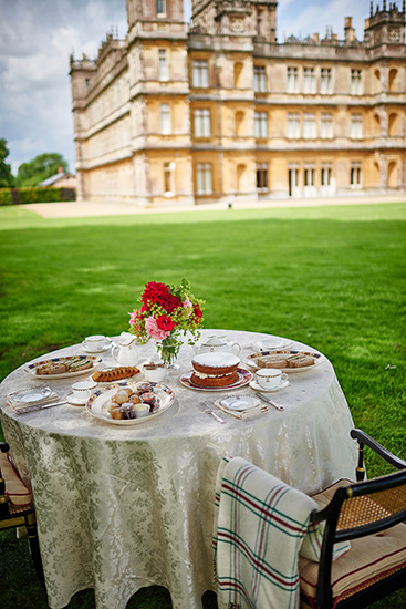 ダウントン・アビーの城に暮らす英国伯爵家のかくも優雅なアフタヌーン