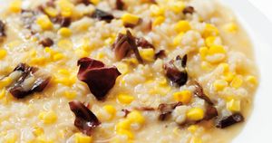 焼きとうもろこしの甘みと苦みが絶妙。あと引くおいしさのリゾット