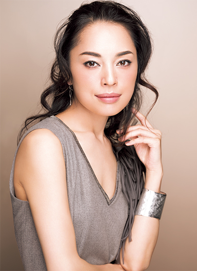 嶋田ちあきさんの「骨格メイク」で若々しく好印象な顔へ！必須アイテムは？