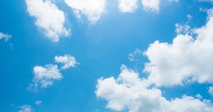 大人検定365　急な雨を知らせるサイン、ともいえる雲はどれでしょうか？