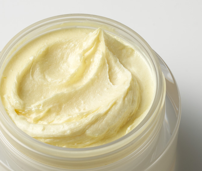 年齢を忘れるほどのハリ・ツヤ肌へ シンプル濃密練りクリーム