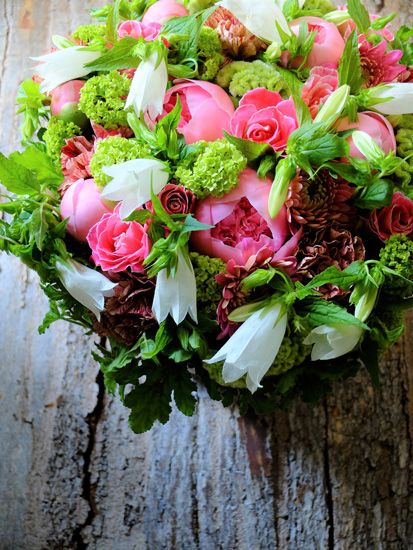 華やかさの演出に最適な「シャクヤク エッチドサーモン」花合わせの