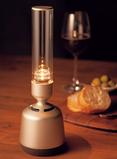 スマホからも操作できる！迫力の音を楽しむランプ型スピーカー