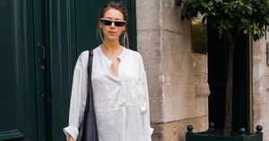 大人の夏の定番服「白シャツ」を使ったハイセンスな着こなし【7月のパリスナップ】