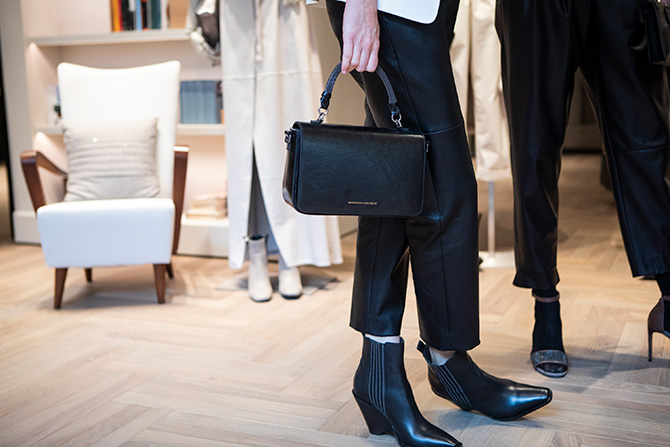 秋冬にこそ愛用したい、温もりを感じるバッグ［ブルネロ クチネリ］