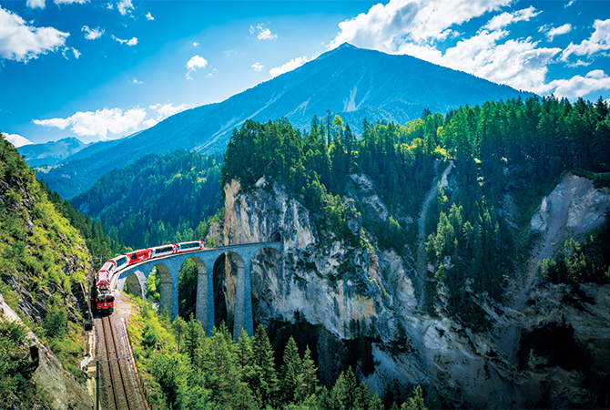 氷河特急「エクセレンスクラス」で行く。スイス、天空の山岳リゾートへ
