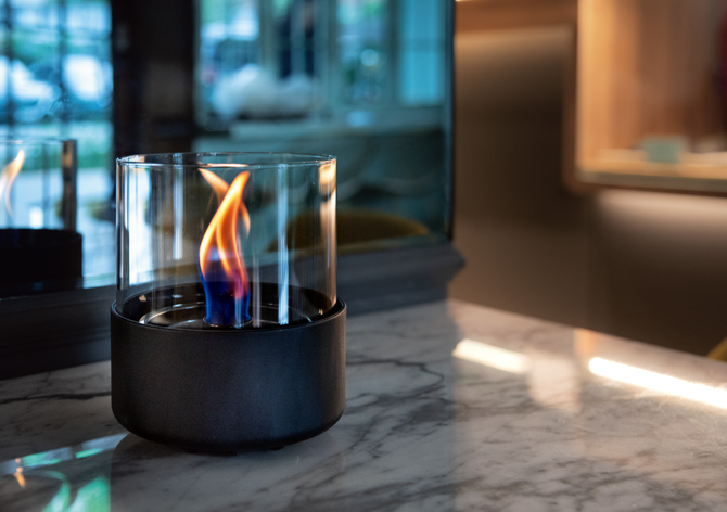 いつでも持ち運べる軽量安全、スタイリッシュな現代版“手あぶり火鉢”!?