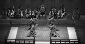 企画は宮内庁式部職楽部の多 忠輝、プロデュースは野原耕二。東京楽所『新春の雅楽』