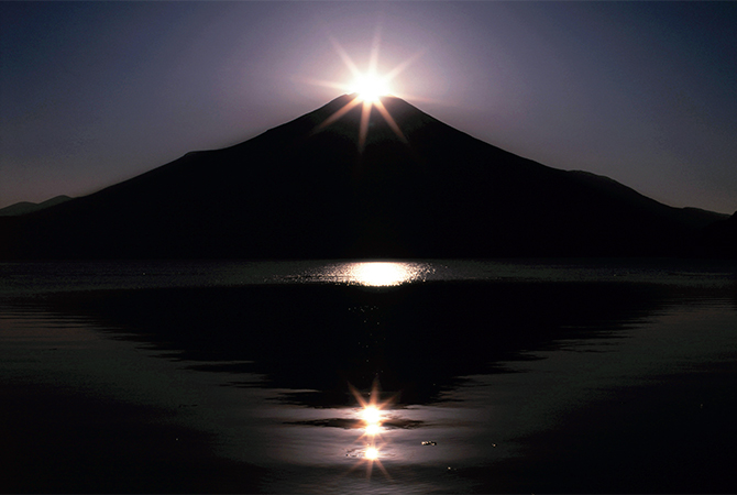 富士山に魅せられた写真家夫妻がとらえた「美しき富士、冬の顔」