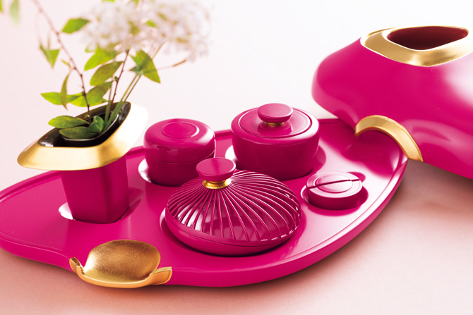 伝統工芸と革新的デザインの融合。祈りを捧げる、花器としての仏壇