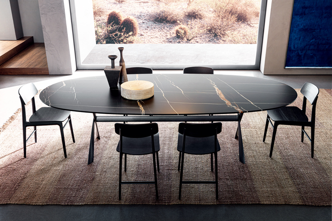 素材を選ぶのも楽しい、コンテンポラリーな新作ダイニングテーブル