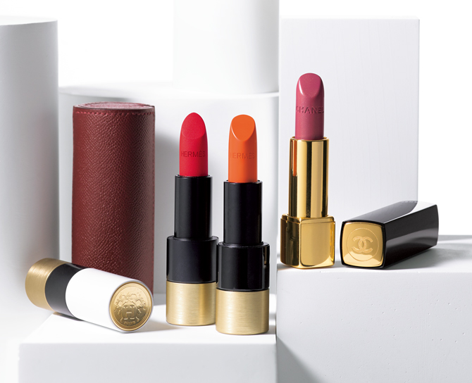 仕草まで美しくする、エルメスとシャネルのルージュ