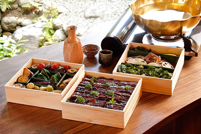 京都「和久傳」からお取り寄せの新シリーズ。華やかな三段重＆作りたて