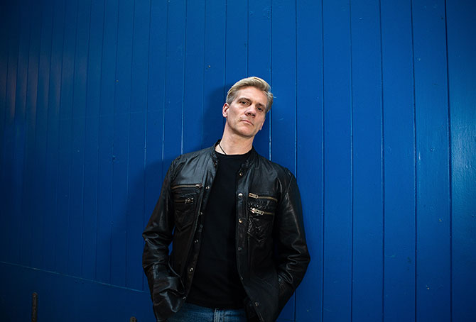 アダム・クーパーさんが語る、最高にハッピーなミュージカル『SINGIN