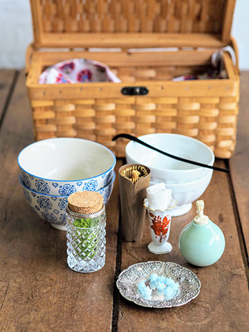 西尾瑞豊 とび青磁 皆具 茶道 茶道具 青磁 飛青磁 陶芸 共箱 木箱 海外の旅の思い出を茶箱に。ふくいひろこ「京都発 茶箱あそび