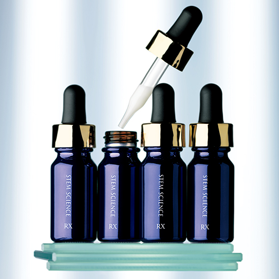 ラグジュアリーの真実】製薬会社の研究力から生まれた最先端の美容液とは