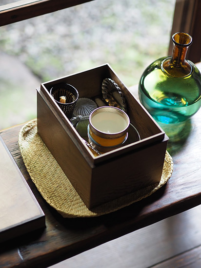 お茶器、空箱 涼やかなガラスの片口を使って冷水点を ふくいひろこ「京都発 茶箱