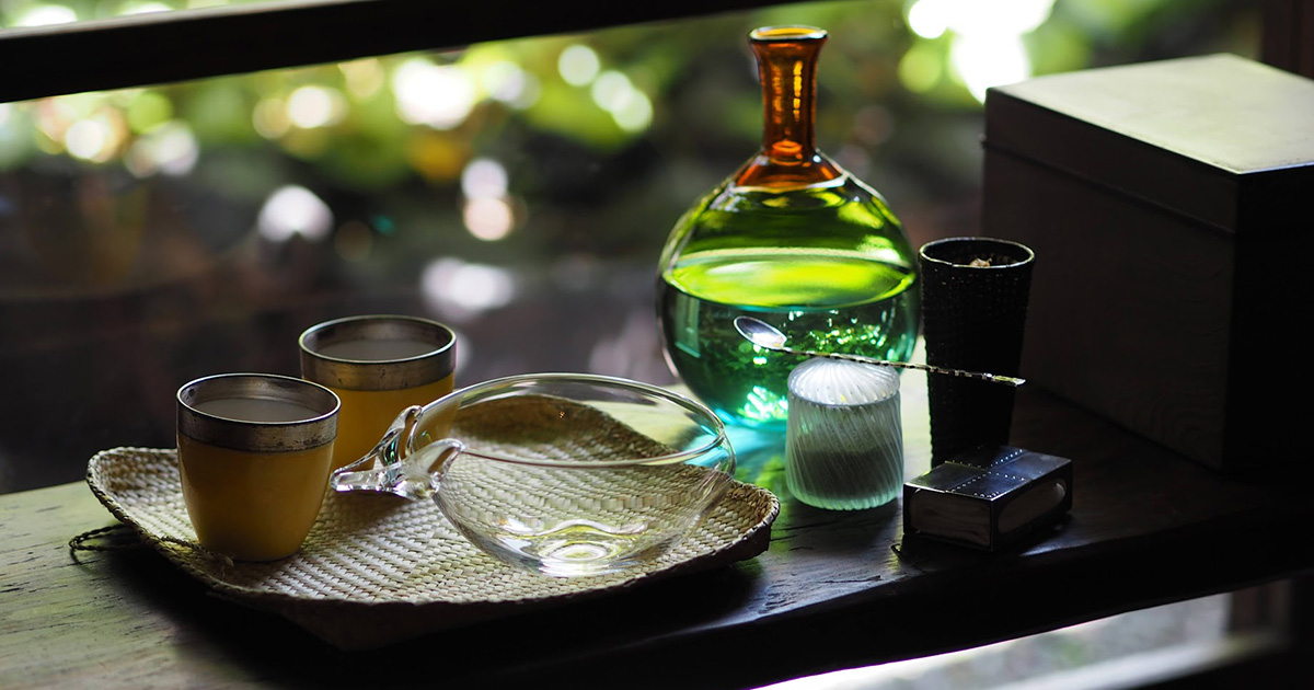 の窓ガラスのお茶のテーブルは折り畳むことができます の窓ガラスの