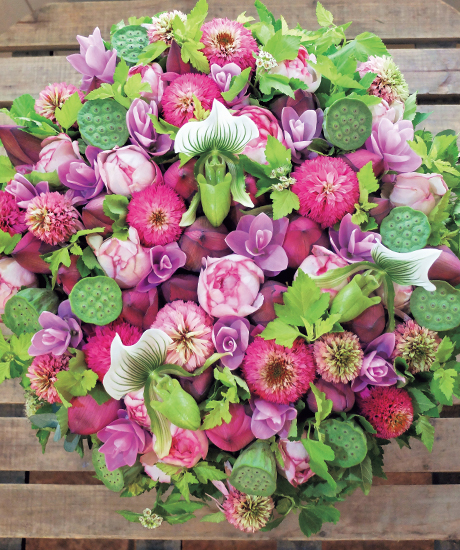 夏のアレンジにぜひ取り入れたい和の花「ハス」。つぼみから花托まで