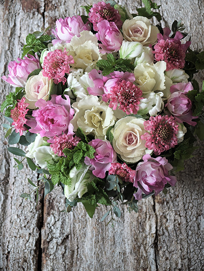 11月の花のブーケ&アレンジメント30選。ダイヤモンドリリーなど、幻想