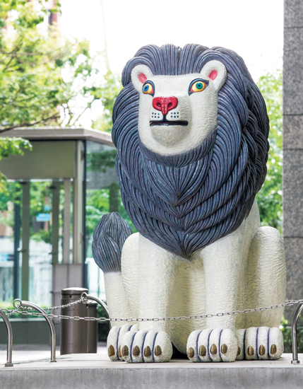 現代アートは語る】10月 三沢厚彦《アニマルズ》街に息吹く動物たち
