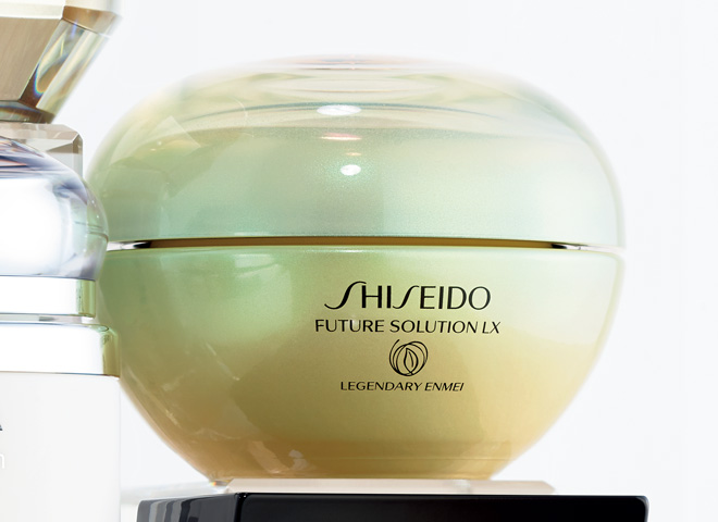 心地よさとハリ艶を届ける。一路真輝さんが体感する最高峰クリーム