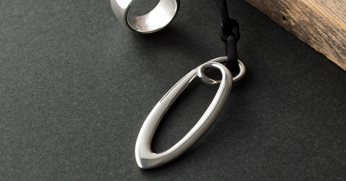 年齢を重ねたからこそ似合う「大人のシルバー」